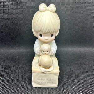 Precious Moments “Always room for one more” 1989 Membership figurine